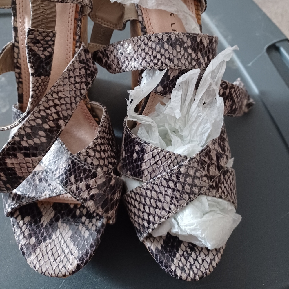 Women Shoes size 9m